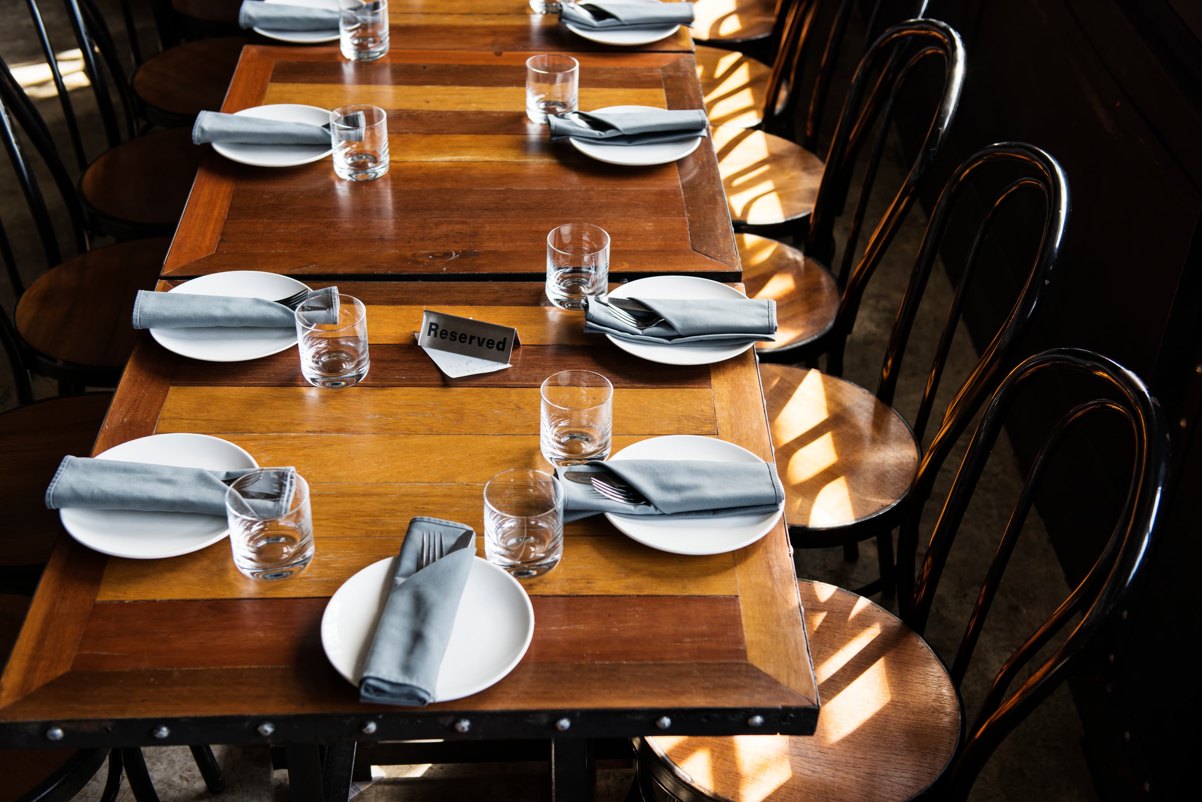 Elegant table setting with wine glasses